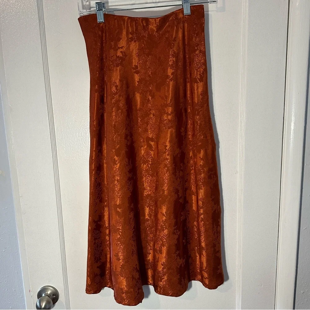 Floral midi slip skirt with side slit. - Picture 6 of 7